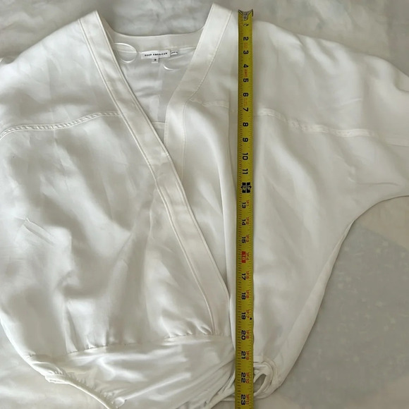 Good American Women's Long Sleeve V-Neck Cross Front Bodysuit Ivory Size 2 - Picture 6 of 7
